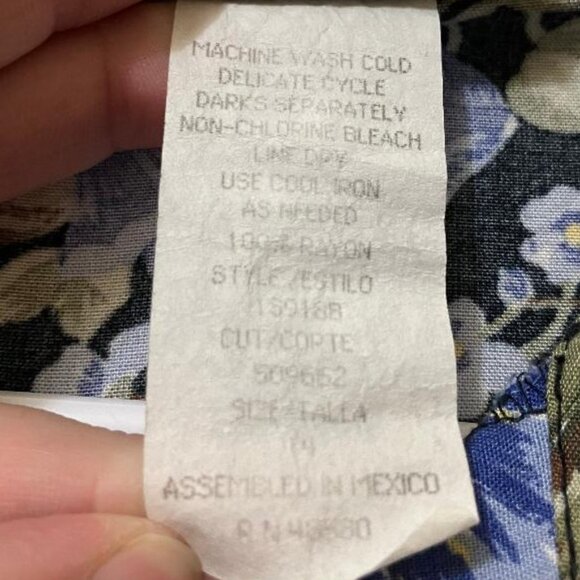 Vintage Kathie Lee Women's Floral Pattern Short Sleeve Button Up Shirt Size M/L - Picture 4 of 4